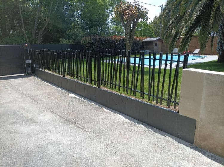 Muret, Clôture et portail